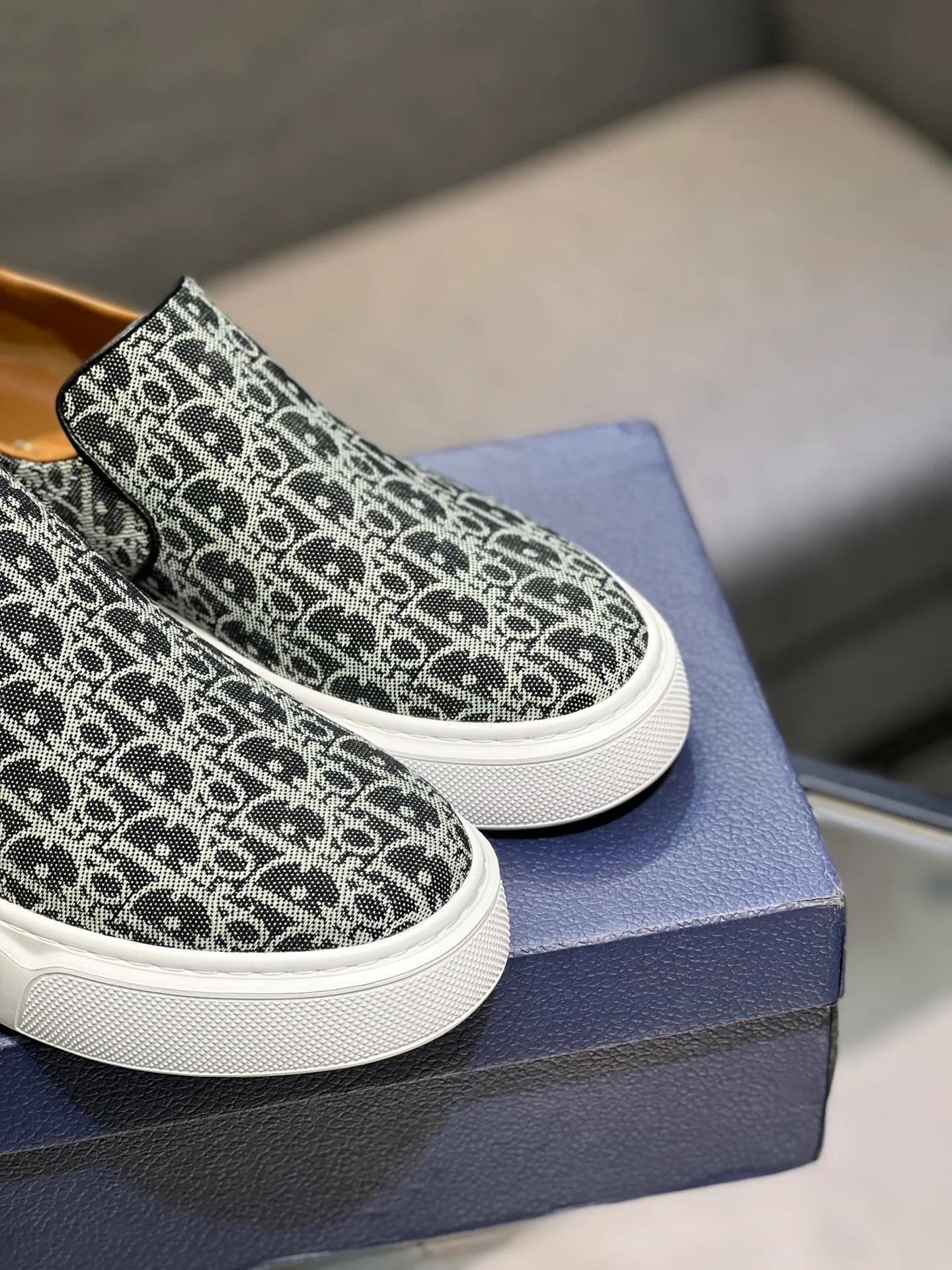 Men's shoes 💰380 The latest DiOr shipment, using imported top-grade jacquard fabric with cowhide design 👍 Breathable mesh lining, comfortable to wear, lightweight, original last mold, official website 1:1, private mold outsole, non-slip, color, multiple colors available, code number 38 to 44 (45 can be ordered)